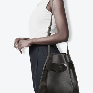 Louis Vuitton Sac D' Epaule GM Shoulder Bag in Noir Black Epi Leather COA plus..